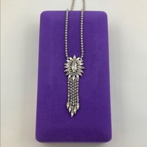 💛 Elegant Silver Necklace with Crystal Accents